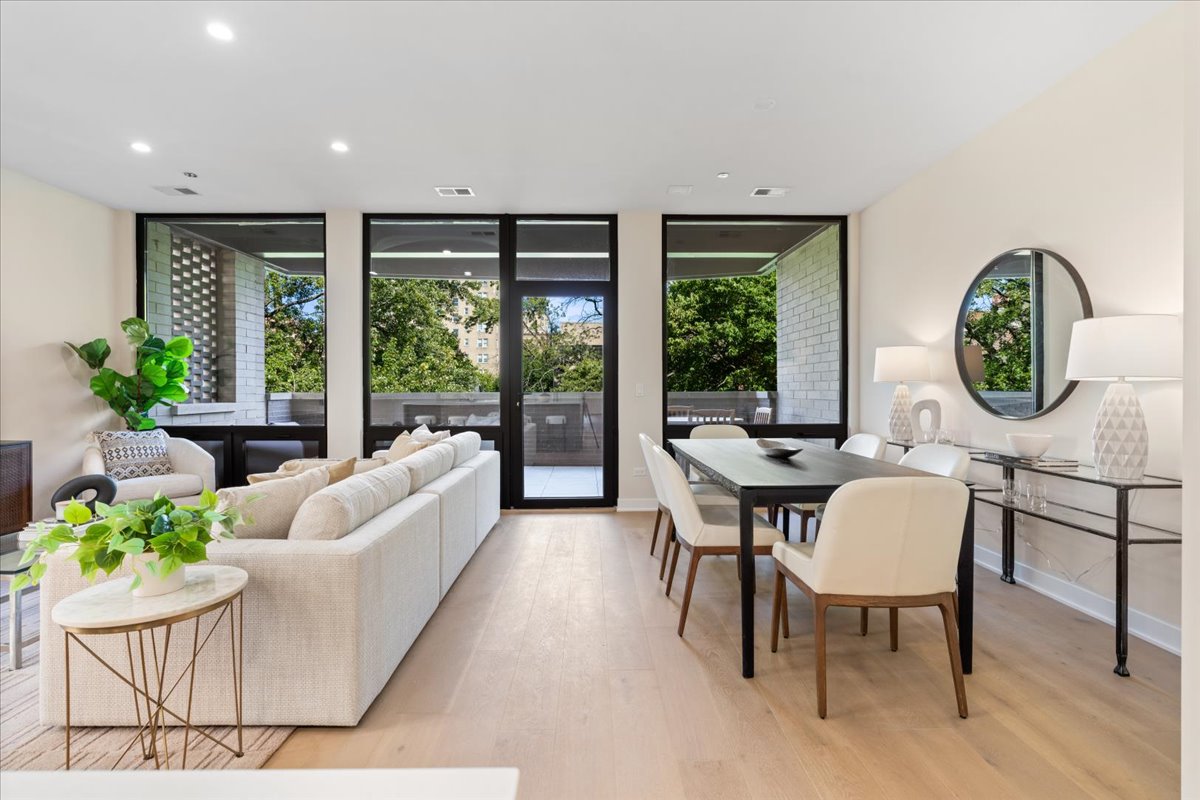 5114 Kenwood Living Room