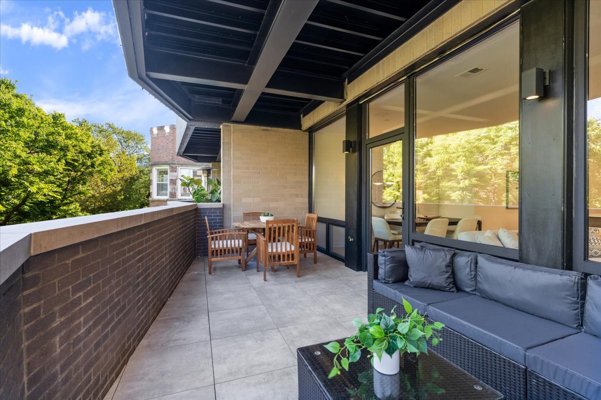 5114 Kenwood Outdoor Space